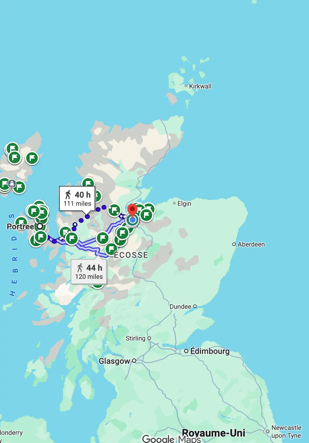 Carte Google Maps du nord de l'Écosse : deux itinéraires à pied entre Portree, sur l'île de Skye, et Inverness, de 40 heures (111 miles) et 44 heures (120 miles).